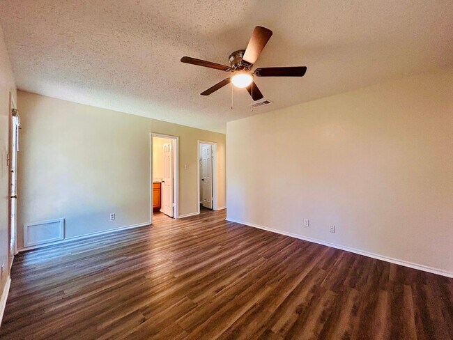 Building Photo - 9308 Kempler Dr