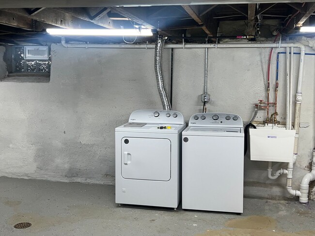 Building Photo - Updated 1BR Apartment Now Available