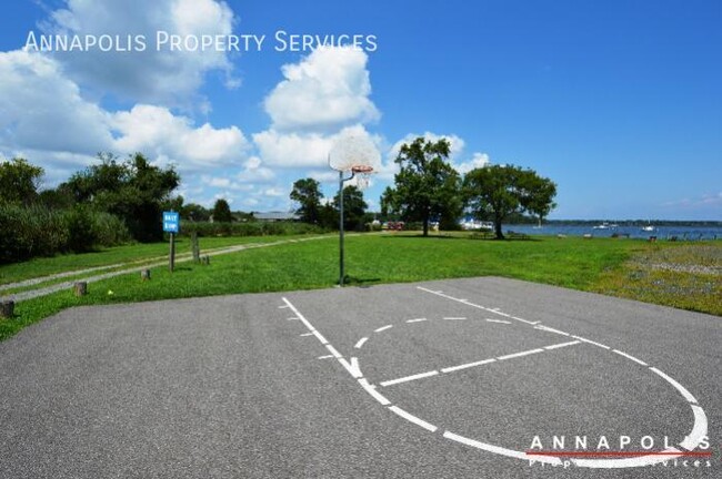 Building Photo - 858 Selby Blvd