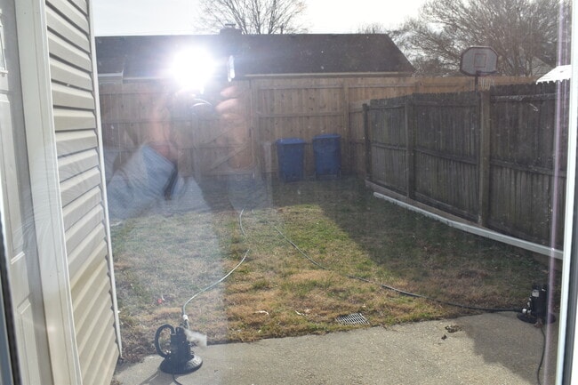 Building Photo - 5559 New Colony Dr