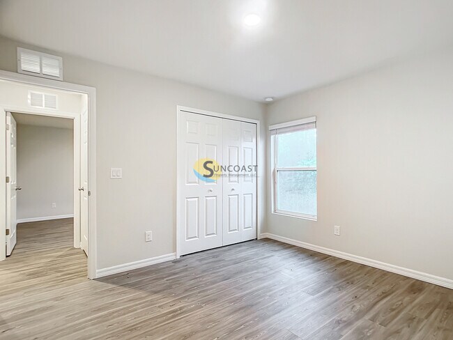 Building Photo - 1039 Birchcrest Blvd