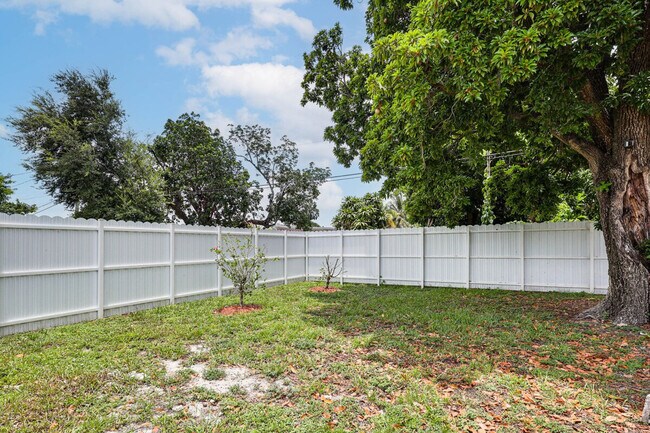Building Photo - 12415 NW 20th Ct