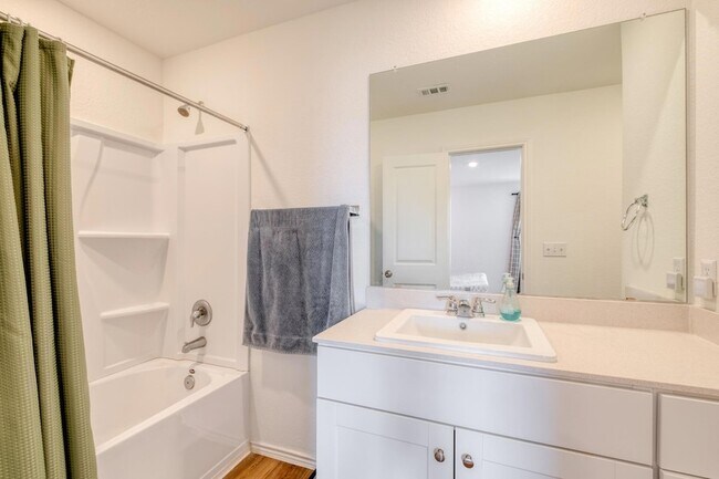 Building Photo - 2700 Schwartz Ln