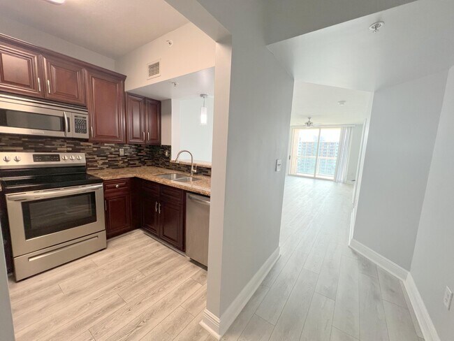 Building Photo - 3020 NE 32nd Ave