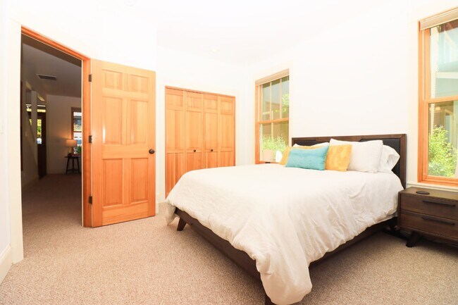 Building Photo - Fully Furnished home in Sisters Oregon