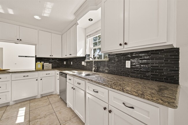 Building Photo - 11414 Meadow Lake Dr