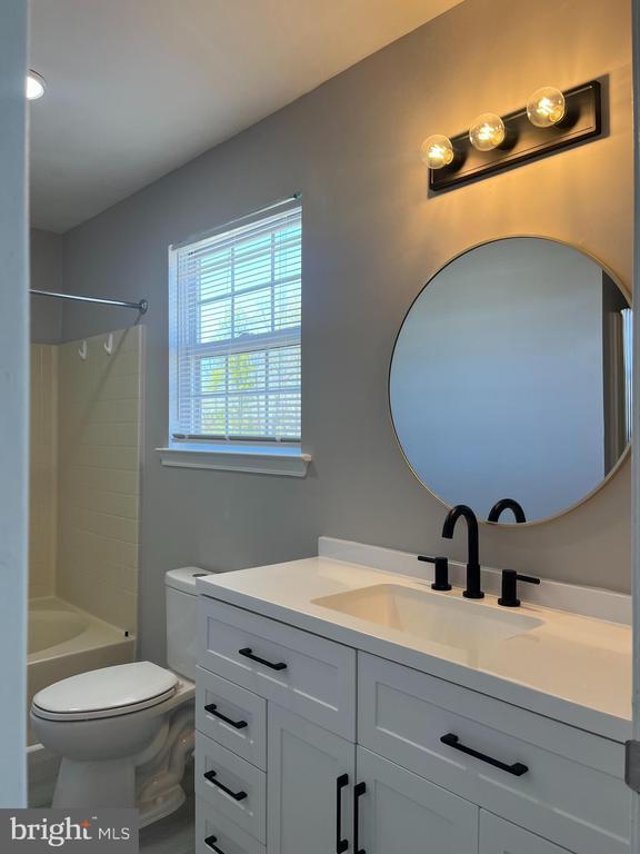 Building Photo - 6 Parktown Pl