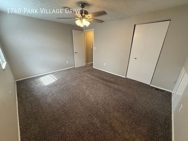 Building Photo - 1740 Park Village Dr