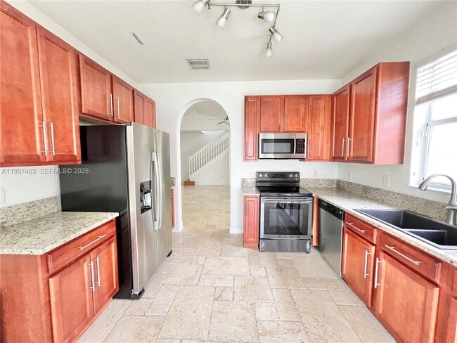 Building Photo - 3910 NE 13th Dr