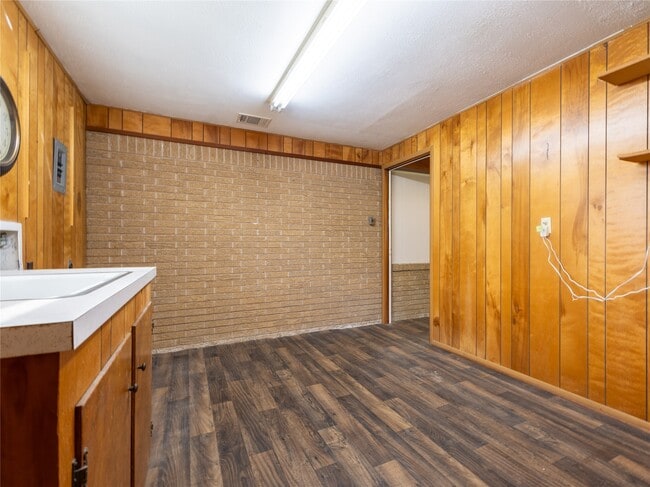 Building Photo - 2728 Encino Ave