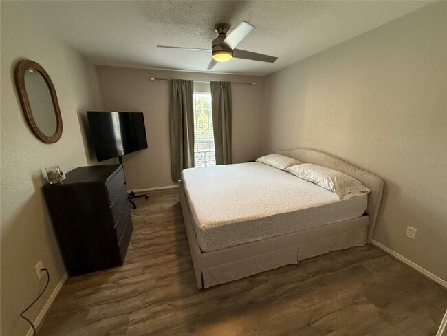 Building Photo - 1880 White Oak Dr