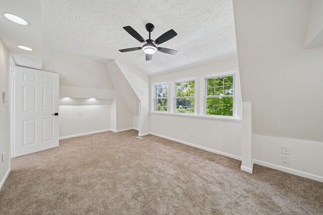 Building Photo - 5616 3rd St