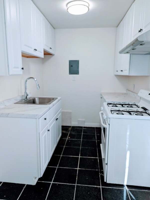 Building Photo - 3332 Drew St