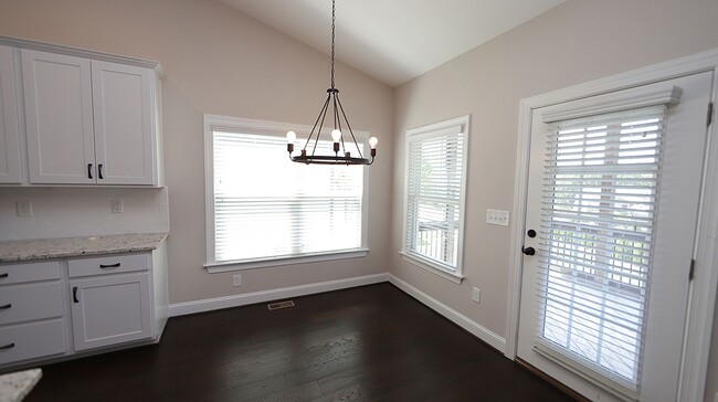 Building Photo - Beautiful Home with Open Floorplan in Desi...