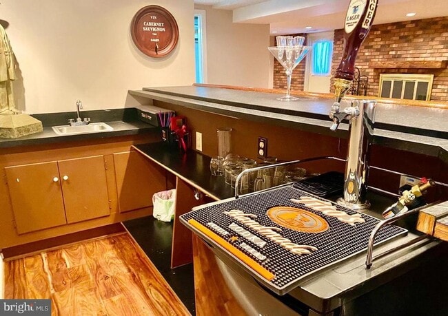 Building Photo - 6201 Hillview Ave