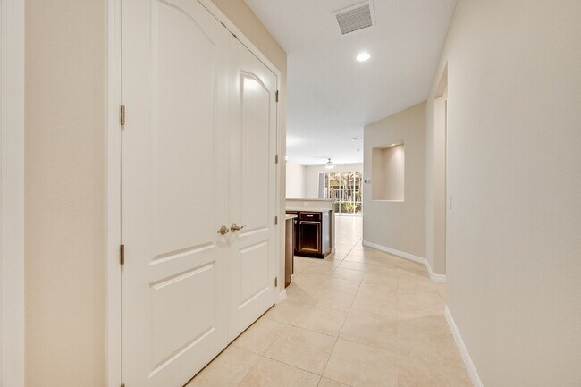 Building Photo - Beautiful 3/2 in desirable Stoneridge!