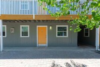 Building Photo - 2401 Manor Rd