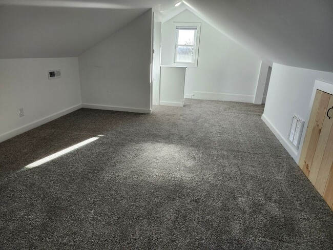 Building Photo - Large, Remodeled Single Family 4 BR House in Staunton