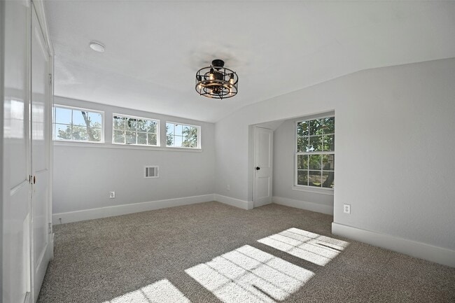 Building Photo - 17507 Wild Oak Dr