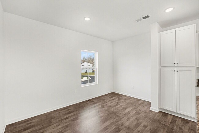 Building Photo - Built 2024 | Modern Townhome Near Fredericksburg – More Space, Better Value