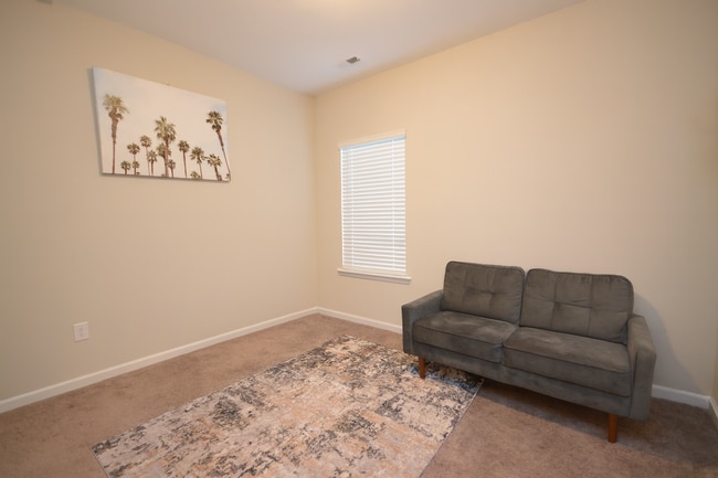 Building Photo - 103 Memorial Ct