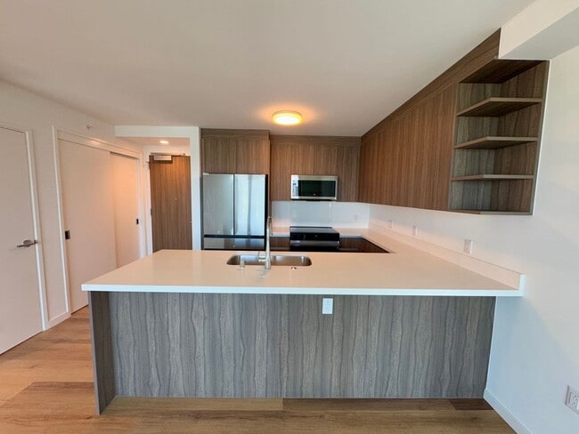 Building Photo - Brand new, high floor unit w/ 1 parking st...