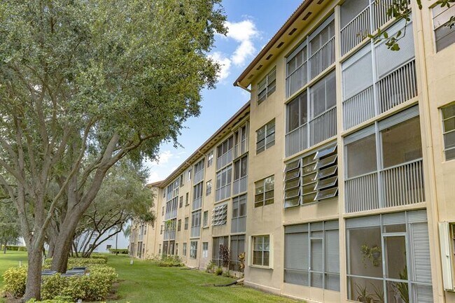 Building Photo - 1000 SW 125th Ave