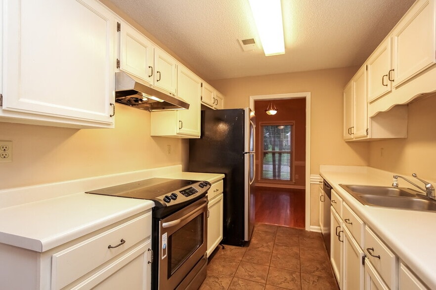 Building Photo - 7576 Dexter Run Cir