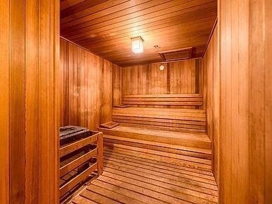 Building Photo - 77 Hudson St