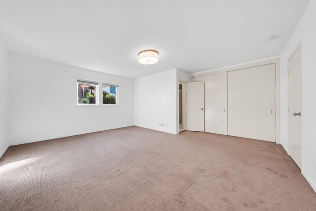 Building Photo - 280 Angelita Ave