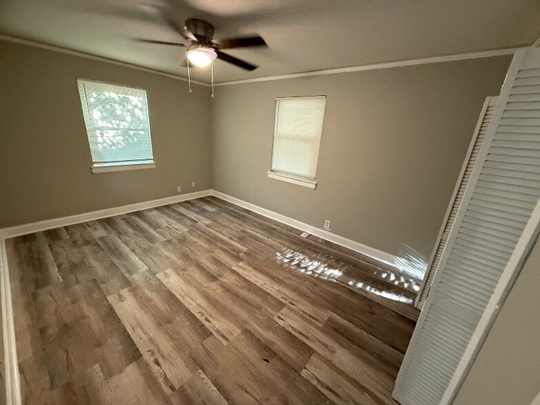 Building Photo - 2727 Pelzer Ave