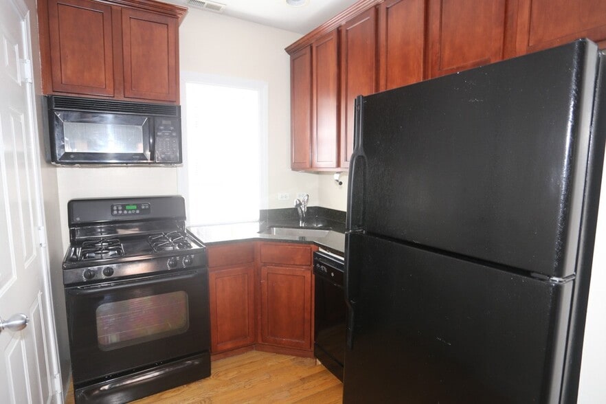 Building Photo - 3255 N Clifton Ave