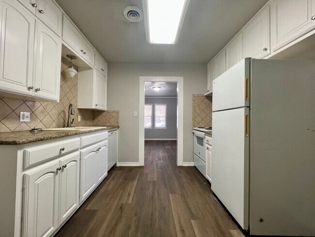 Building Photo - Charming 3 Bedroom Home in Slaton!