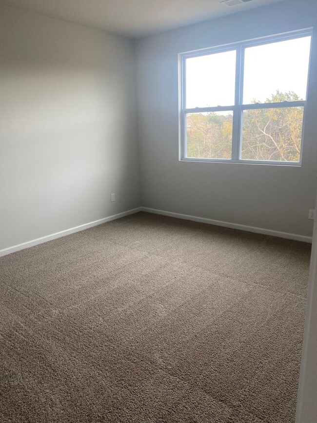 Building Photo - Brand New Construction - 4 bedroom 2 full ...