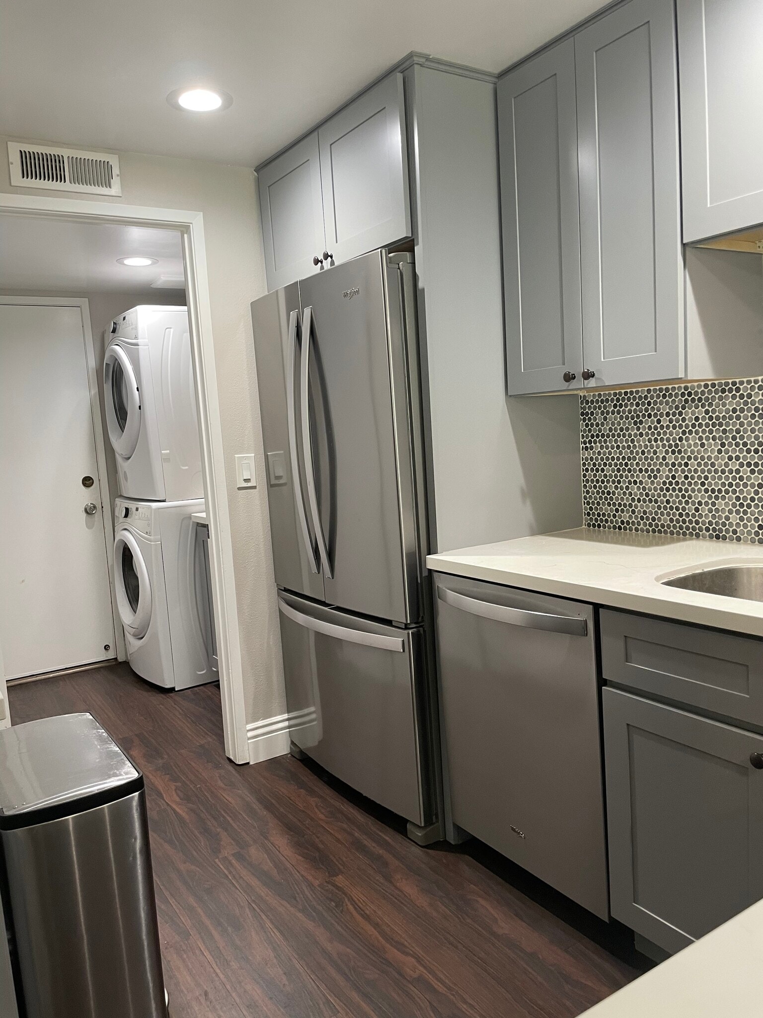 Modern kitchen amenities + washer & dryer!!!! - 3736 Armitage Ave
