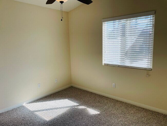 Building Photo - 9415 Godiva Ave