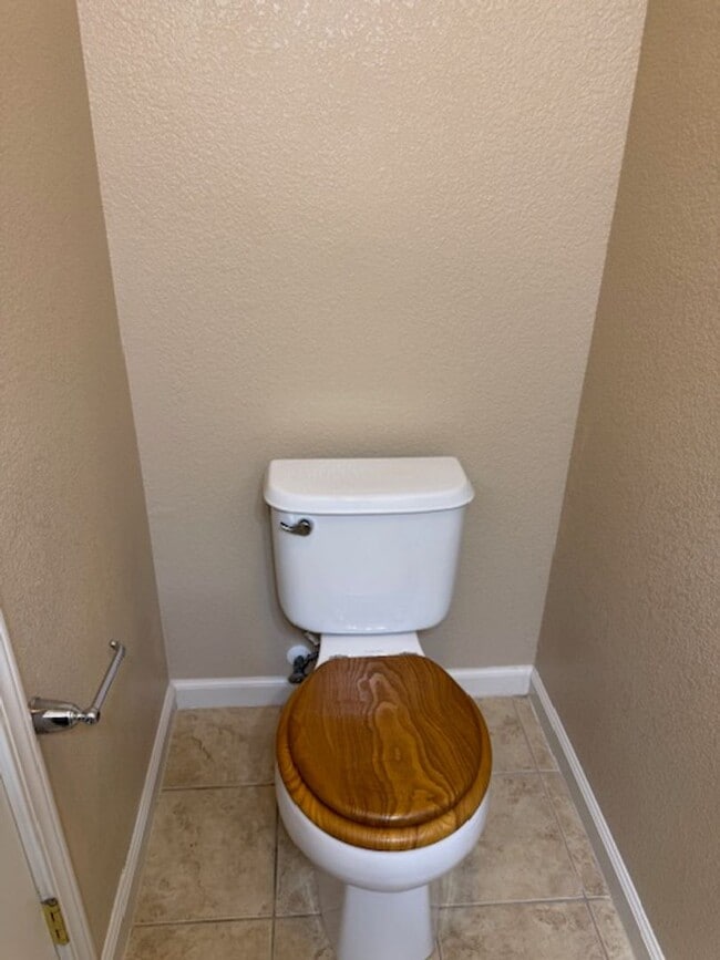 Building Photo - Gorgeous Natomas Condo