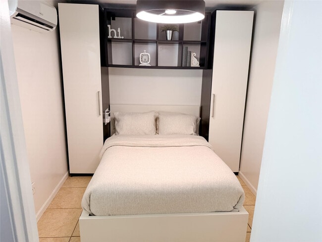 Building Photo - 511 NE 161st St