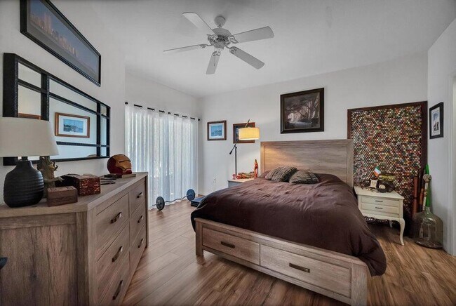 Building Photo - 360 SE Rogers Ct