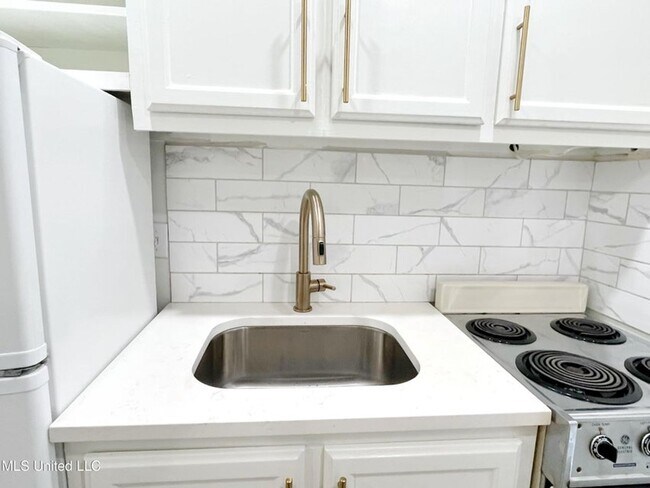 Building Photo - 1308 Roxbury Ct