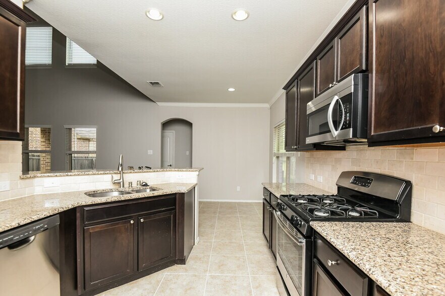 Building Photo - 5864 Fir Tree Ln