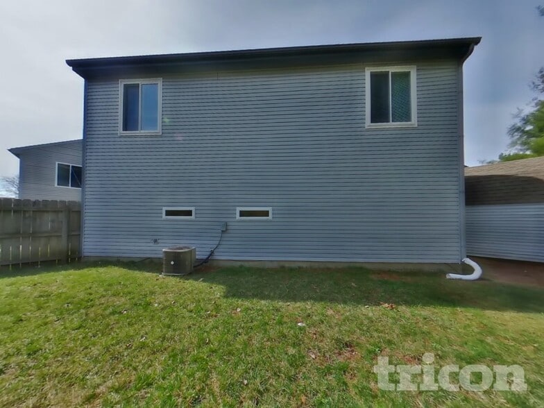 Building Photo - 6674 Largo Ln