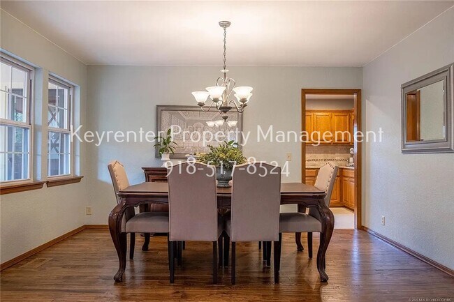 Building Photo - Large | 4 Bed | 3 Bath | South Tulsa