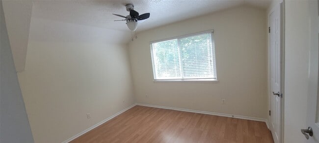 Building Photo - 11302 Meadow Lake Dr