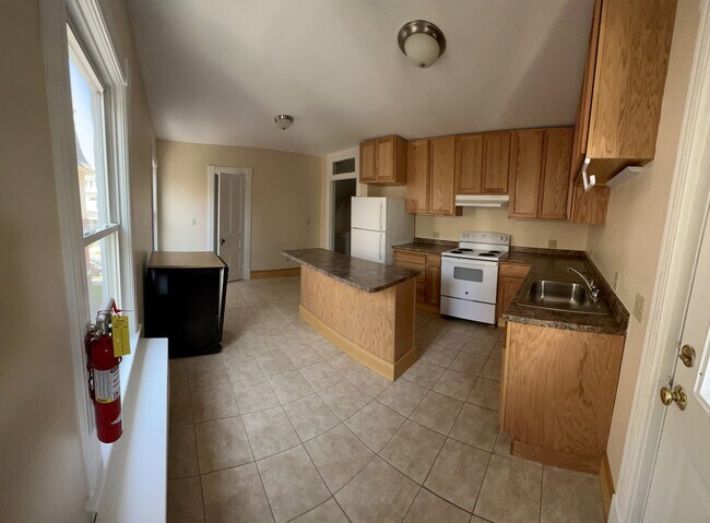 Building Photo - 9 Hickok Pl
