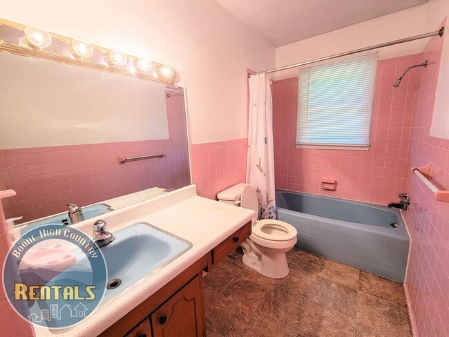 Building Photo - 3bd/2ba Ranch House Next to Watauga Medical Center