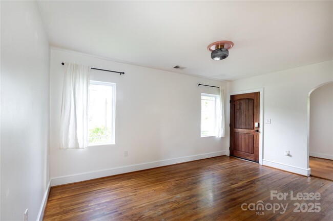 Building Photo - 3440 Oakwood Ave