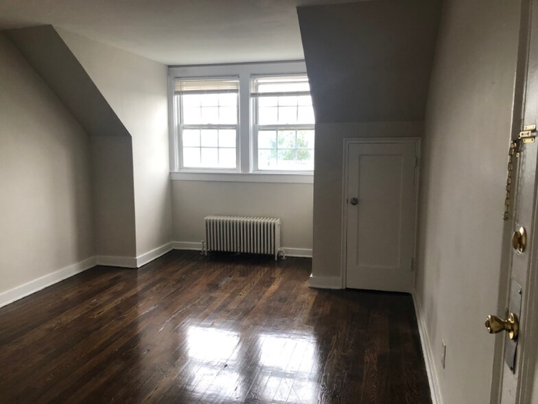 Building Photo - 500 Alma Terrace