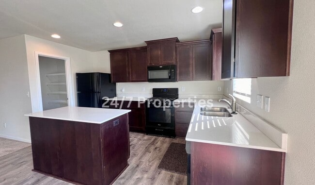 Building Photo - Magnificent 4BD I 2.5BA Molalla Home