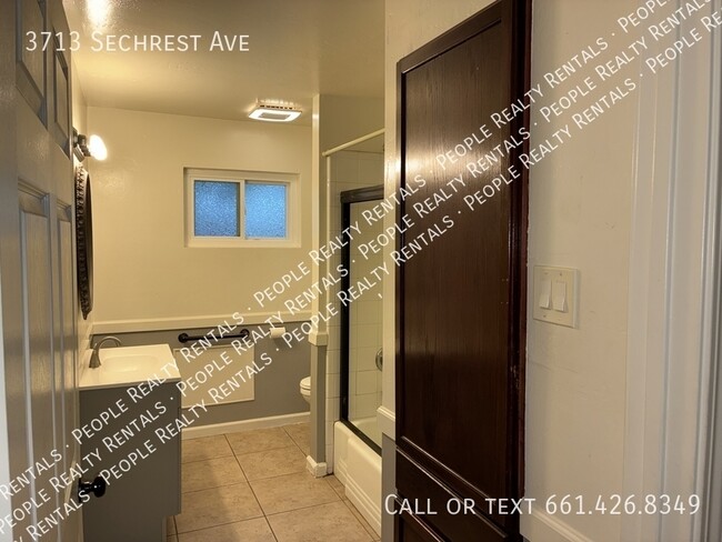 Building Photo - 3713 Sechrest Ave